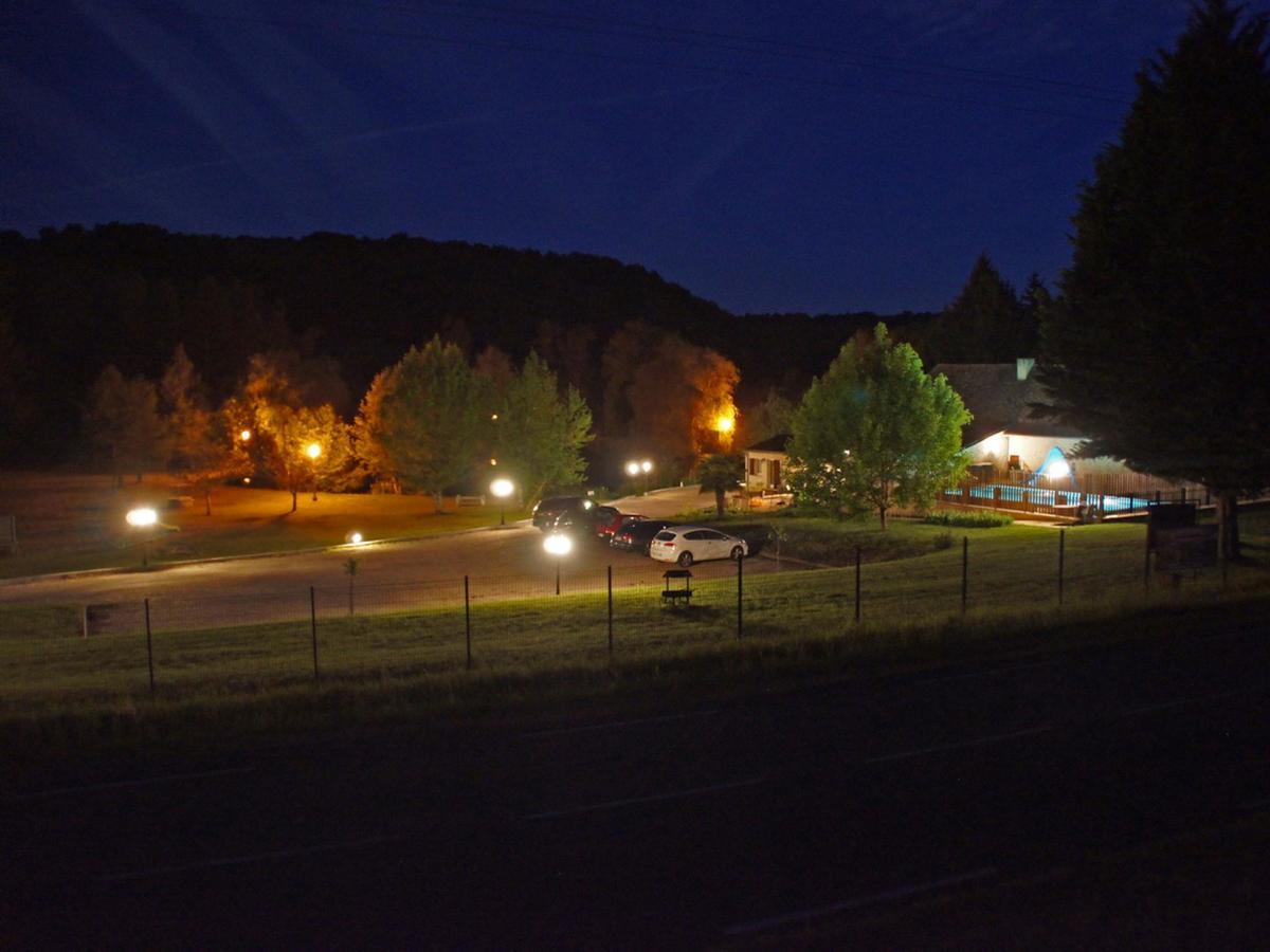 Le Domaine de L'étang de Sandanet Issac Exterior foto