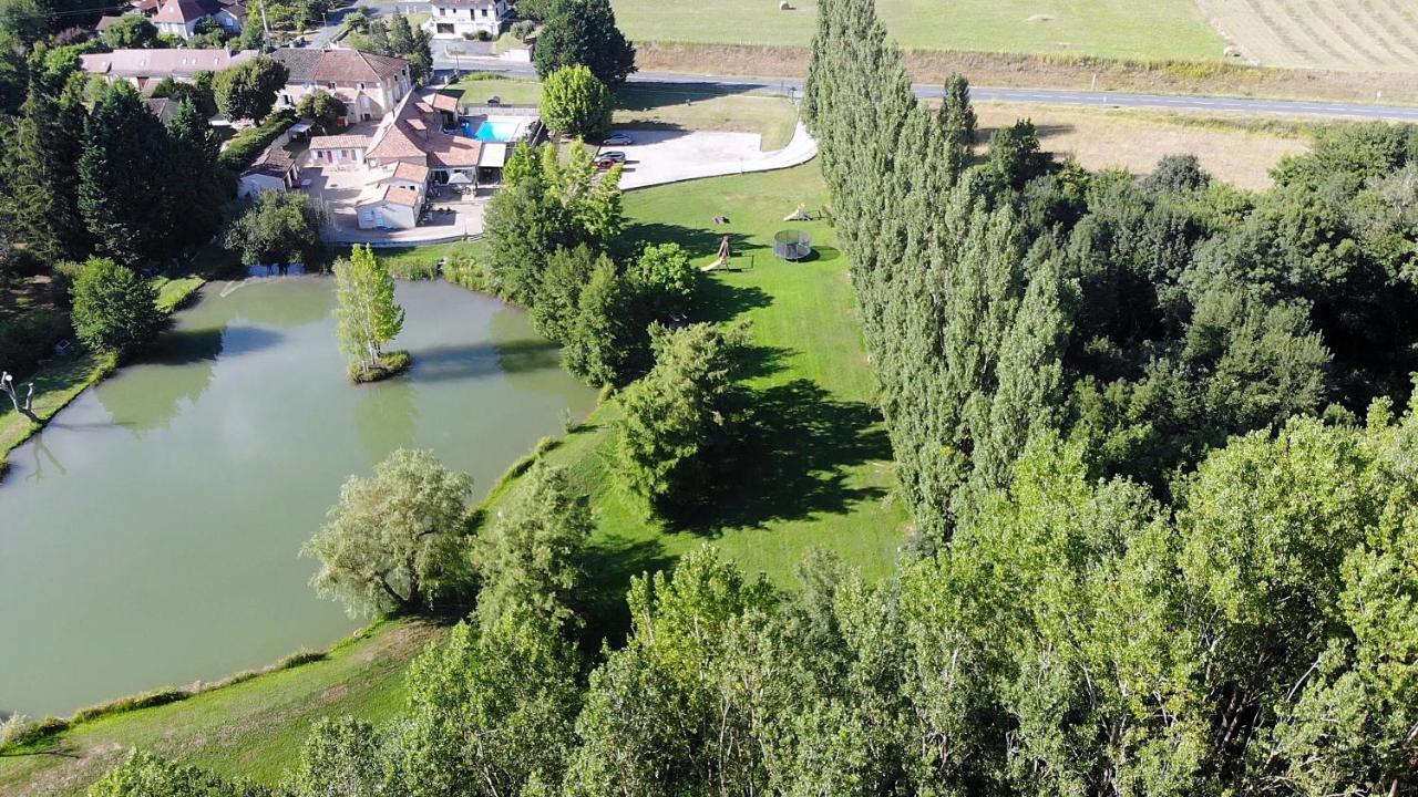 Le Domaine de L'étang de Sandanet Issac Exterior foto